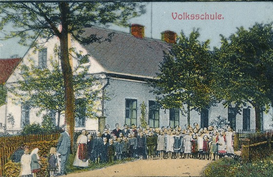 Nová škola na Honech vystavěná roku 1890