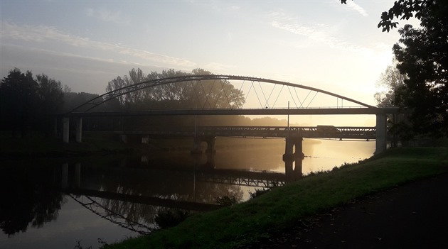 Oprava mostu v Pardubicích musí počkat, nestihnou postavit provizorní