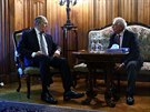 Ruský ministr zahranií Sergej Lavrov pi jednání s éfem unijní diplomacie...
