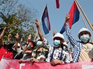 V Rangúnu v Barm se protestovalo proti vojenskému pevratu. (6. února 2021)