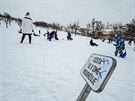 Vyuvat svahy v parcch ke sjezdu na snowboardu nebo skovn zakazuje...