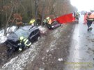 Tragick nehoda na hlavnm tahu z Plzn na Karlovy Vary. Pi elnm stetu dvou...