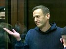 Navalnyj jde na 3,5 roku do vzení. U soudu kril rameny