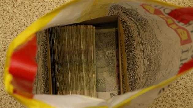 Břeclav'da bir son sınıf öğrencisi bir milyonluk çantasını kaybetti, bulan çantayı teslim etti