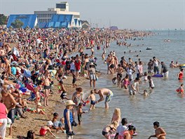 Kdo má rád přeplněné pláže a zároveň obdivuje britskou kulturu, měl by se při...