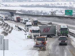 2021 sněhová kalamita obrazem dálnice d8 (8.února 2021)