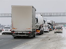 2021 sněhová kalamita obrazem dálnice d8 (8. února 2021)