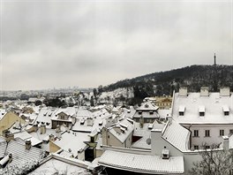 Okolí Pražského hradu nabízí krásný výhled na čerstvě zasněženou Prahu. (7....