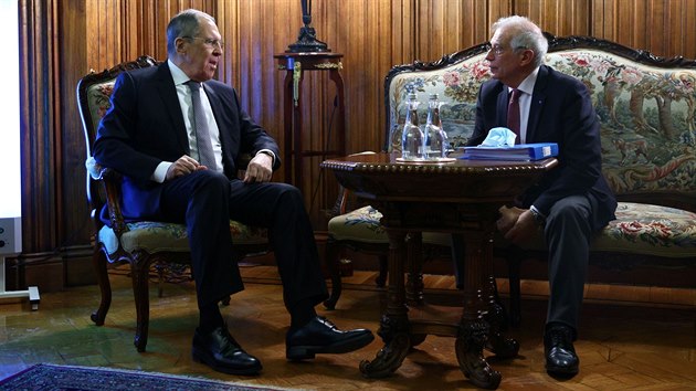 Rusk ministr zahrani Sergej Lavrov pi jednn s fem unijn diplomacie Josepem Borrellem (5. nora 2021)