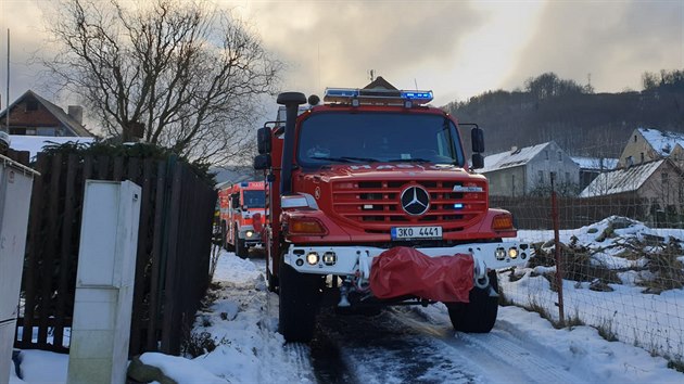 U požáru rodinného domu v Jakubově u Vojkovic na Karlovarsku zasahovalo pět hasičských jednotek.