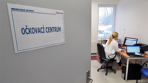Nové očkovací centrum pro očkování proti covid-19 v Karlovarském kraji otevřela Nemocnice Ostrov.