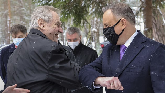 Milo Zeman a jeho polsk protjek Andrzej Duda na summitu Visegrdsk skupiny v Polsku (9. nora 2021)