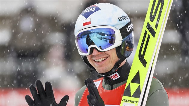 Polsk skokan Kamil Stoch se usmv, v Klingenthalu skonil druh.