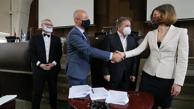 Ústí nad Labem má novou vládu. Zástupci koaličních subjektů podepsali smlouvu.