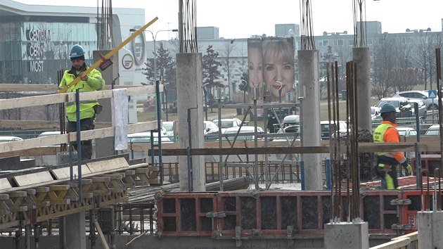 Výstavba parkovacího domu P+R na Černém Mostě je v plném proudu
