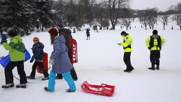 Mstská policie zasahuje u petínských svah (9.února 2021)