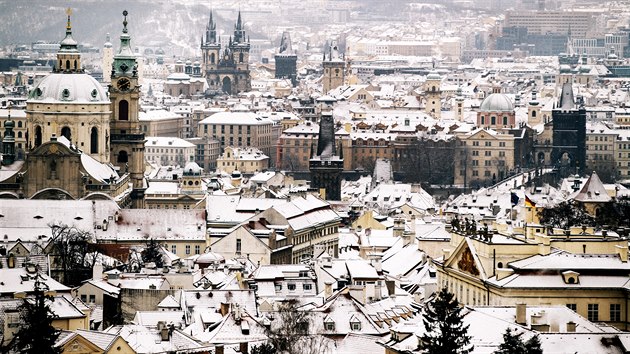 I v pondělí meteorologové očekávají v Praze sněhové přeháňky, které však během dne ustanou a znovu se vrátí v následující dny. Denní přírůstky se budou pohybovat mezi 1 až 3 centimetry nového sněhu. (7. února 2021)