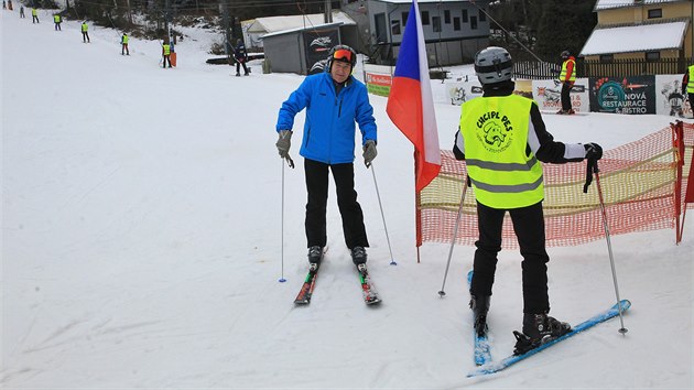 Protest iniciativy Chcípl PES v lyžařském areálu Vaňkův kopec nedaleko Ostravy. (3. února 2021)
