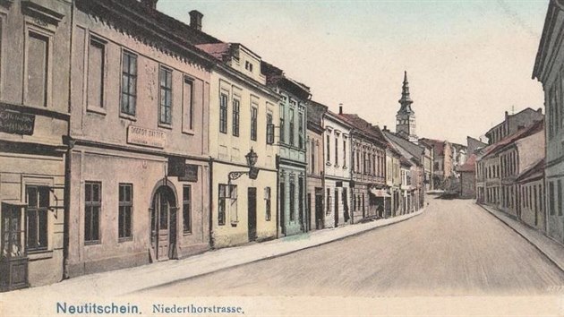 Dolnobranskou ulici v Novém Jičíně historicky lemovaly domy po obou stranách. Radní by zástavbu chtěli obnovit.
