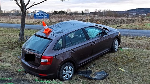 Řidič fabie nepřežil nehodu na okraji Jindřichova Hradce.