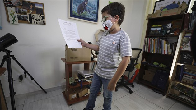 Jedenctilet kolumbijsk aktivista Francisco Vera bojuje za lep ivotn prosted. (30. ledna 2021)
