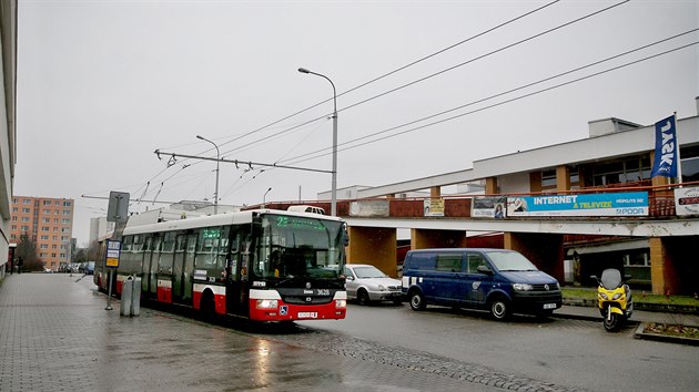 Na Plavsk nmst na brnnskch Vinohradech nyn jezd jen trolejbusy a autobusy. Podle novho plnu tu m vystit tramvajov tunel.