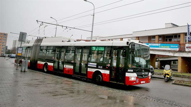 Na Pálavské náměstí na brněnských Vinohradech nyní jezdí jen trolejbusy a autobusy. Podle nového plánu tu má vyústit tramvajový tunel.