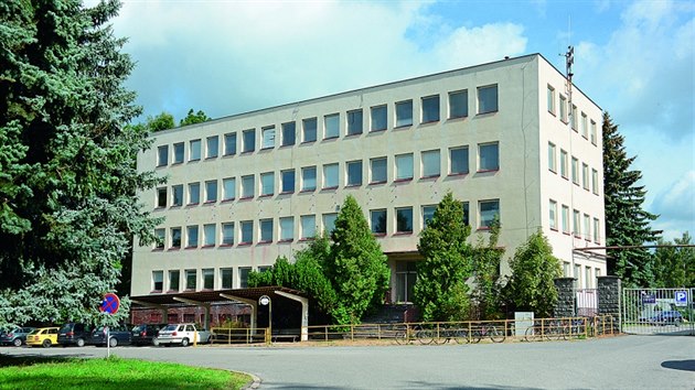 Vedení hlinecké radnice před šesti lety koupilo pro budoucí učiliště administrativní budovu bývalé společnosti ETA. Její stav před rekonstrukcí.