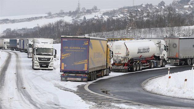 Odstavené kamiony v okolí Ústí nad Labem.