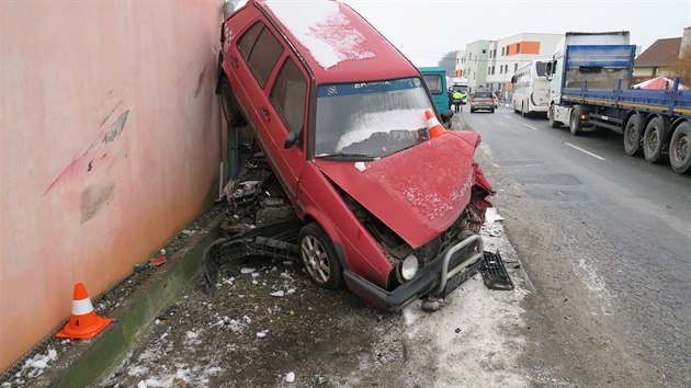 Snmek k nehod autobusu, ke kter dolo v ter na silnici . III/4451 mezi ternberkem a obc Paseka na Olomoucku. (2. nor 2021)