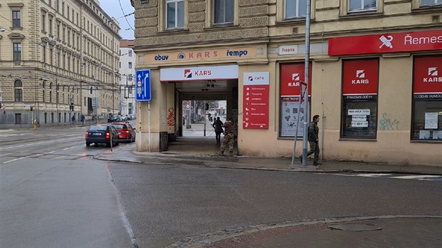 V průchodu u křižovatek ulice Cejl a Ponávka v Brně se zloděj pokusil přepadnout policistu v civilu. Ten ho ale pohotově zadržel. 