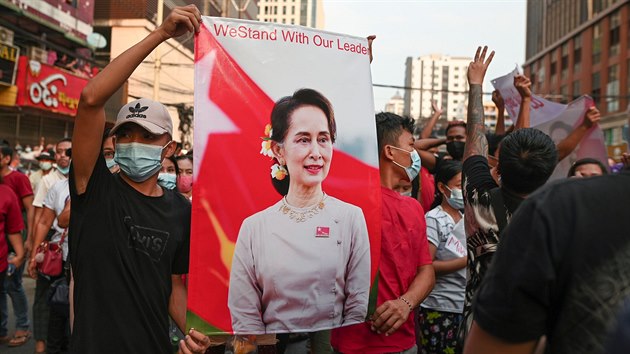 V Rangúnu v Barmě se protestovalo proti vojenskému převratu. (6. února 2021)