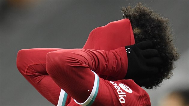 Mohamed Salah z Liverpoolu lituje zahozen ance.