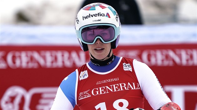 Švýcarská lyžařka Michelle Gisinová v cíli super-G v Garmisch-Partenkirchenu