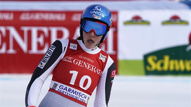 Slovenská lyžařka Petra Vlhová v cíli super-G v Ga-Pa