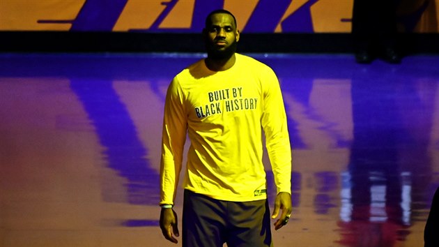 LeBron James z Los Angeles Lakers se soustředí na zápas s Denver Nuggets.