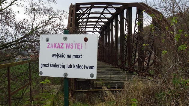 Nejvt stavba na trati, ocelov most pes eku Stnavu, je u na polskm...