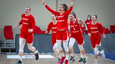 Radost českých basketbalistek bezprostředně po vítězství nad Dánskem.