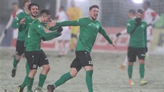 Fotbalisté Píbrami se radují z gólu proti Slavii.