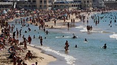 Plá La Concha beach v panlském San Sebastiánu na pobeí Atlantiku v lét...