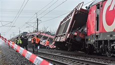 Po sráce dvou nákladních vlak na trati mezi Otrokovicemi a Tlumaovem zstalo...