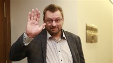 Mandátový a imunitní výbor p�eru�il jednání o trestu pro Lubomíra Volného...