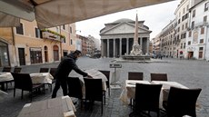 Itálie uvolnila nkterá epidemická opatení, otevela restaurace a muzea. (1....