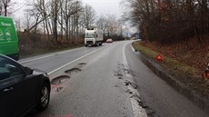 Silnice I/35 je na Svitavsku po oblevě plná děr. Zničené ráfky a pneumatiky...