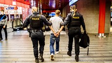 Půjdete s námi Když vznikala první reportáž, bylo ještě zatýkání na nádraží... | na serveru Lidovky.cz | aktuální zprávy