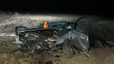 Auto se p�i nehod� p�eto�ilo p�es st�echu. (1. 2. 2021)