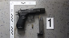 Policisty zaji�t�ná plynová pistole zna�ky Blow C 06, rá�e 9 mm. A to v...