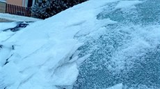 Silnice i auta pokryla na ad míst Olomouckého kraje ledová krusta zpsobená...
