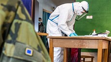 Vojáci zahájili antigenní testování v Malých Svatoovicích na Trutnovsku (9. 2. 2021).