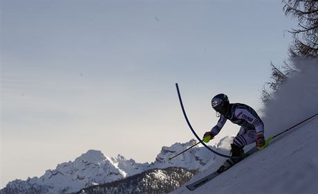 Francouzsk lya Alexis Pinturault bhem slalomu pro kombinaci na MS v Cortin...